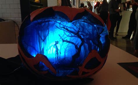 An Art Director Carved the Coolest 'Stranger Things' Pumpkin You'll See ...