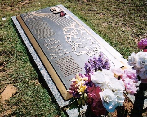 Lisa left eye Lopes gravesite