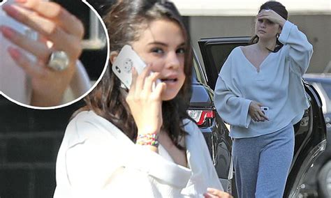 Selena Gomez wears a large ring on her wedding finger | Daily Mail Online