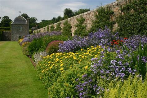 create borders | Garden borders, Landscape edging, Beautiful gardens