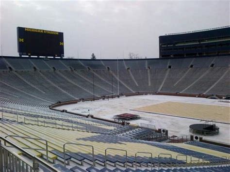 Michigan Stadium gets ready for NHL Winter Classic - The Blade