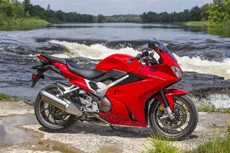 Review: 2014 Honda VFR800 - WHEELS.ca