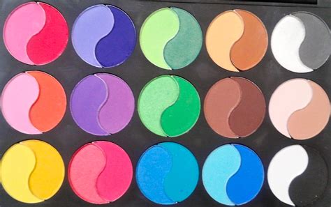 Beautifully Flawed: 30 Rainbow eyeshadow palette review/ Swatches ...