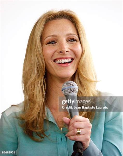 Actress Lisa Kudrow Discusses New Web Series Web Therapy At Apple Store ...