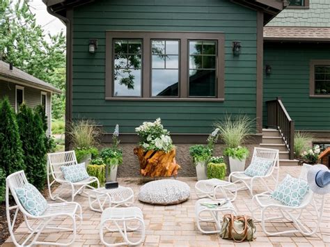 Garage + Courtyard Pictures From HGTV Urban Oasis 2016 | Cottage exterior, Lake houses exterior ...