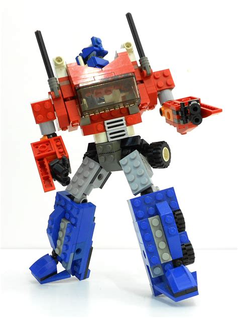 Alanyuppie's LEGO Transformers: Neo Optimus Prime LEGO Instructions