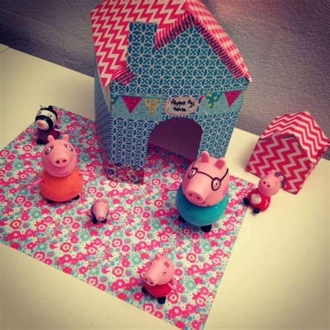 Maison de Peppa Pig en DIY Peppa Pig's House in DIY Paper Craft | Peppa pig diy, Paper crafts ...