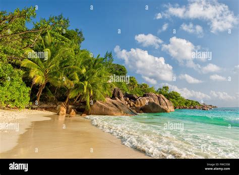 Praslin anse lazio beach hi-res stock photography and images - Alamy