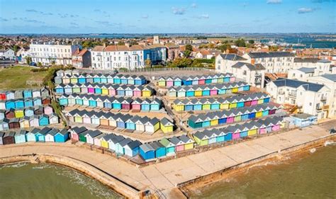 Pretty UK seaside town is so beautiful it's got 1,000 beach huts | UK ...