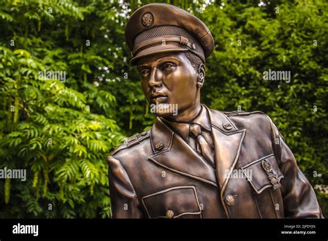 bronze statue, elvis presley, statues Stock Photo - Alamy