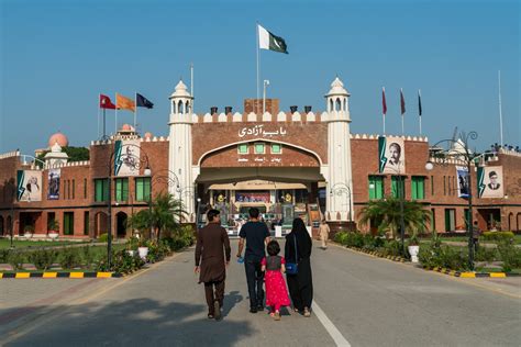 Guide: Wagah Border Crossing Between India And Pakistan