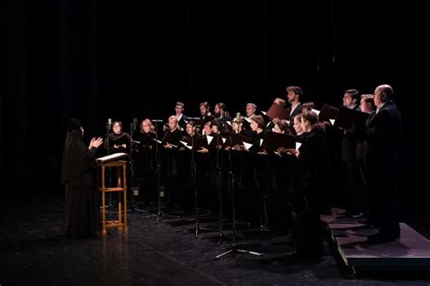 Precentor or Choir Conductor: What’s the Difference? | Church Blog