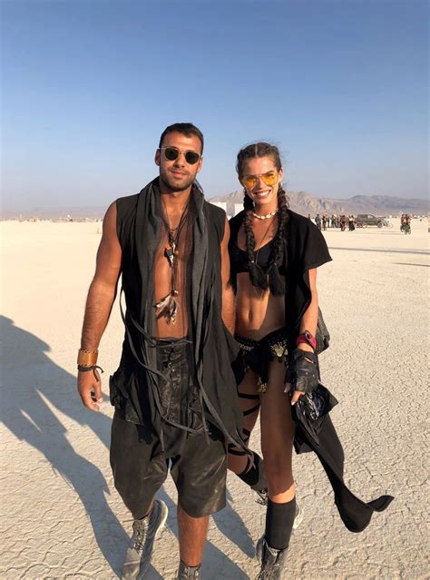 Burner Couple at BM 2018 | Moda burning man, Trajes de festival de música, Festival de moda