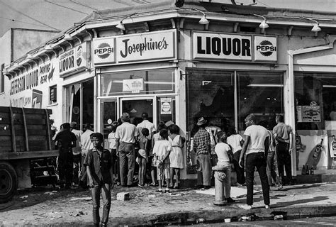 50 Years Ago Today: 28 Historical Photographs From the Watts Riots in August, 1965 ~ vintage ...