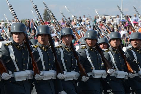 Chilean Army soldiers in traditional uniforms marching during a parade [3680 x 2456] : MilitaryPorn