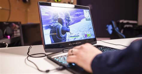 Alienware m15 review : r/gadgets