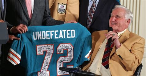 '72 undefeated Miami Dolphins still stand alone