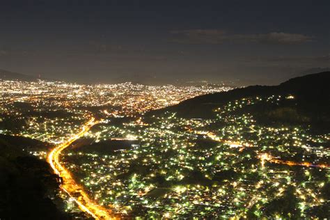 San Salvador de noche, El Salvador | City, El salvador, City lights