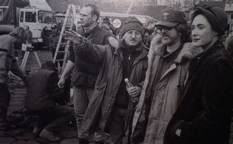 Steven Spielberg on the set of Schindler's List | Steven spielberg ...