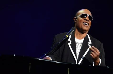 10 Best Stevie Wonder Songs of All Time - Singersroom.com