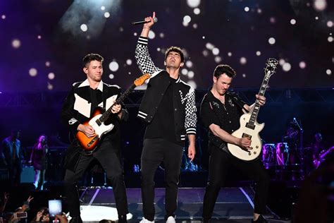 Jonas Brothers Happiness Begins Tour Dream Setlist | POPSUGAR Entertainment