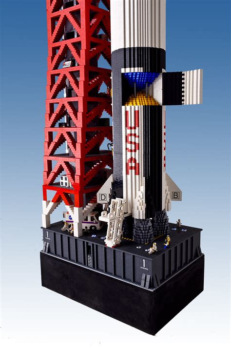 Geek Art Gallery: Lego Creations: Saturn V Rocket