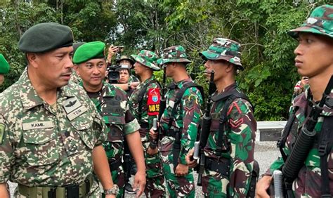 Malaysian, Indonesian armies on joint patrol exercise near border