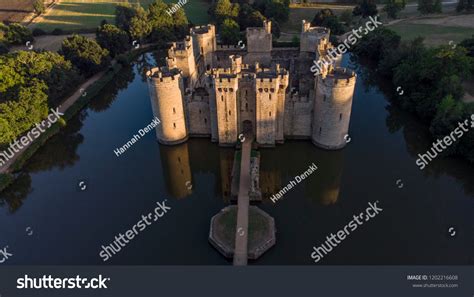 37,556 "castle moat" Images, Stock Photos & Vectors | Shutterstock