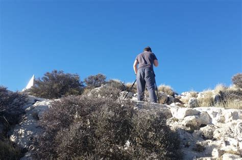 Hiking the Guadalupe Peak summit - I am the KING OF TEXAS! - Points with a Crew