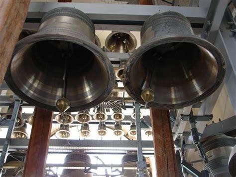 Carillon | musical instrument | Britannica.com