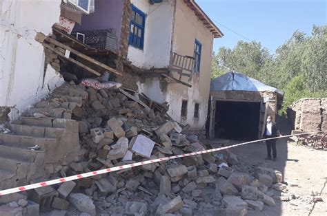 Magnitude 5.4 earthquake rattles eastern Turkey's Van | Daily Sabah