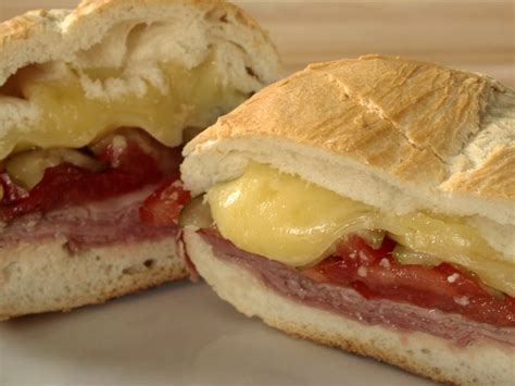 Bauru do "Ponto Chic" (Ponto Chic's Bauru Sandwich) - Sabor Brasil