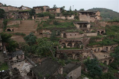 Living Inside the Earth: the Yaodong, cave buildings in China – SOCKS