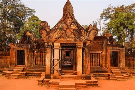 The Khmer Temple : Banteay Srei Temple (ប្រាសាទបន្ទាយស្រី)