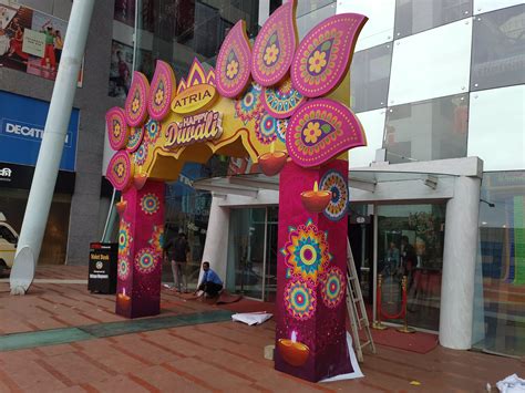 Entrance gate mall decor Atria Diwali 2019 | Mall decor, Diy crafts for ...