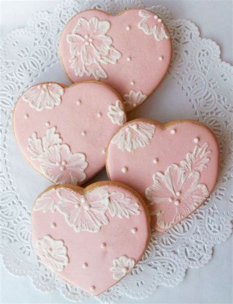 Pin by Fton on Me in 2020 | Heart shaped sugar cookies, Valentine cookies, Sugar cookies decorated