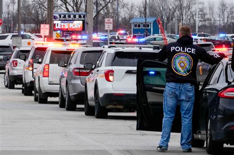 1 killed, 5 injured in shooting at Iowa high school; suspect also dead - ABC News