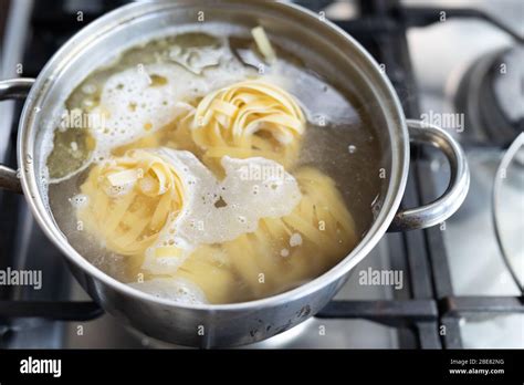 Boiling pasta hi-res stock photography and images - Alamy