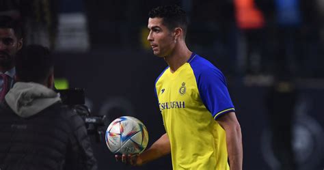 Report: Cristiano Ronaldo's Al Nassr Debut vs. Messi, PSG Draws 2M ...