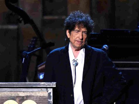 Bob Dylan Accepts Nobel Prize For Literature – American Downfall