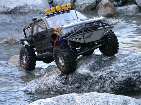 Reader's Ride: Jammy Weaver's Axial SCX-10 Trail Honcho - RC Car Action