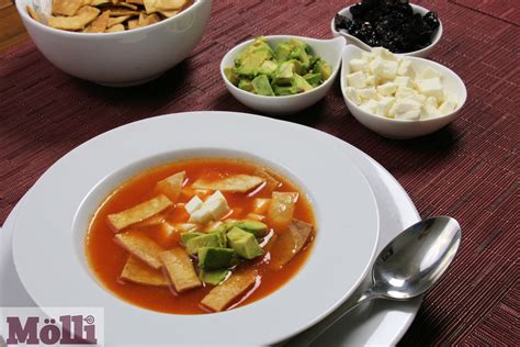 Tortilla soup (Sopa de tortilla)