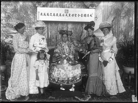 The Empress Dowager Cixi with foreign envoys’ wives - Smithsonian's National Museum of Asian Art