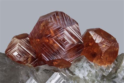 Mineral Luster: Examples and Information