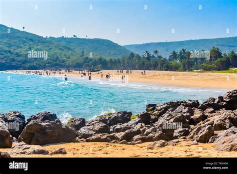 Yarada Beach, Visakhapatnam, India 10 December 2018 - People relaxing ...