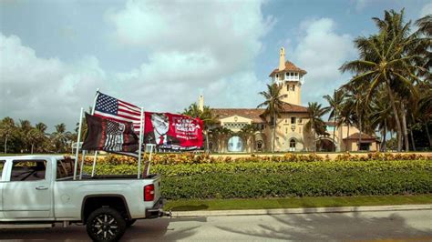 Trump supporters and critics gather outside Mar-a-Lago after FBI search ...