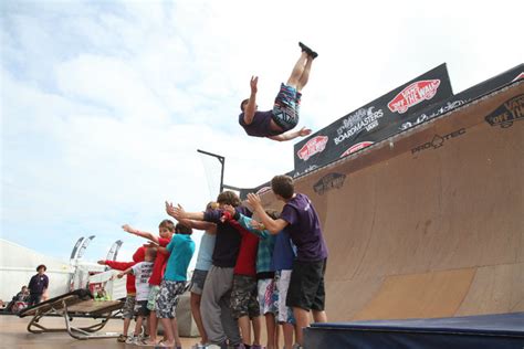 Acrobatic parkour show for events - Streets United