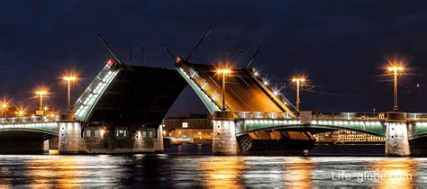 Raising bridges in Saint Petersburg (lifting bridges St. Petersburg)