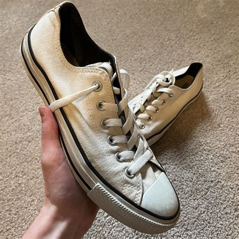 White converse low tops Mens size 7 pretty good... - Depop