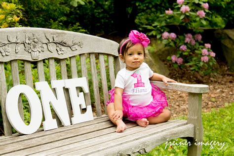 Outdoor 1 Year Old Baby Girl Photoshoot Ideas - Baby Viewer